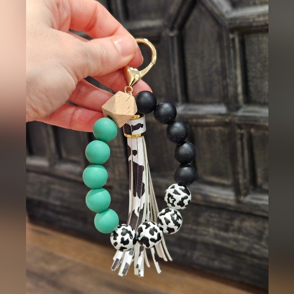 NEW Green and Black Beaded Keychain Bracelet - Picture 3 of 4